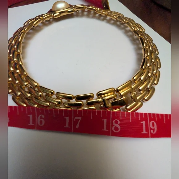 Vintage Givenchy Gold Tone Panther Link Choker Necklace w/ Pearl 18" - Picture 6 of 9